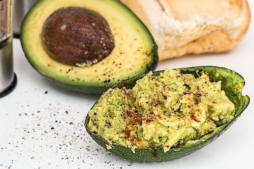 Best store bough keto snacks on the go and sweet keto snacks to buy. These delicious keto snacks to eat will make sticking to ketogenic diet so easy! Try keto bedtime snack, keto snacks for work and sweet keto snack to go.