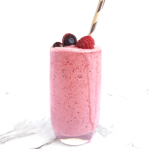 Quick keto smoothie with coconut milk, berries and MCT oil for a simple keto breakfast shake. This ketogenic berry smoothie is so delicious and will keep you full well into lunch. Try this keto berry smoothie recipe today for a ketogenic snack on the go.