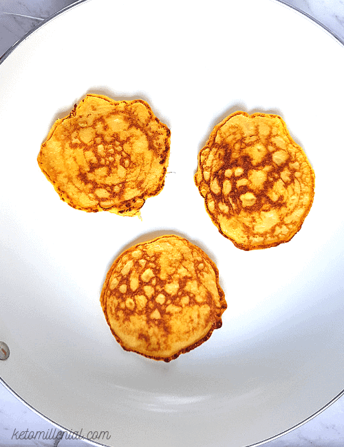 Best fluffy keto pancakes recipe you will ever try. Try this quick and easy 6-ingredient keto pancakes coconut flour recipe for a mouthwatering keto vegetarian breakfast for one.