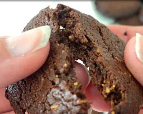 ketochocolate-cookies-in-half